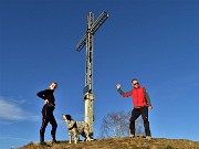 28 Alla croce di vetta del Monte Gioco (1366 m)